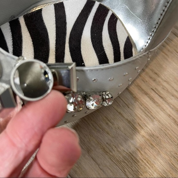 Karen Millen Designer Stiletto Bridal Heels, Silk with Rhinestones Silver party - Picture 8 of 9